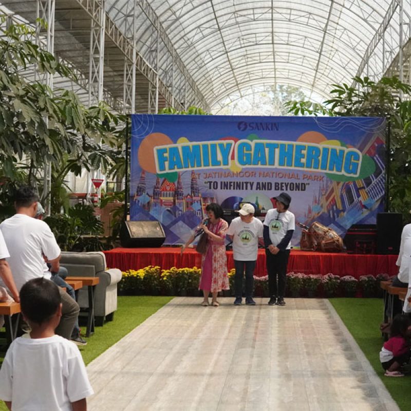 family-gathering-5